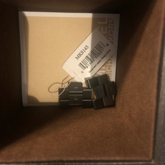 Michael Kors Watch - Picture 7 of 7